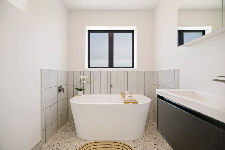 fowler homes main bathroo 0664