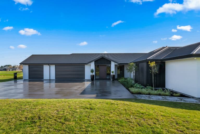 Fowler-Homes-Manawatu-Gold-Award-Winning-Home-Exterior99