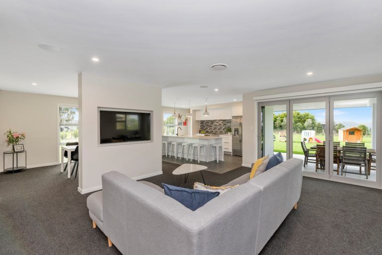 Manawatu-Alabaster-2018-780487c68de8f26a43c4e10d1eb809a1bd0cf485