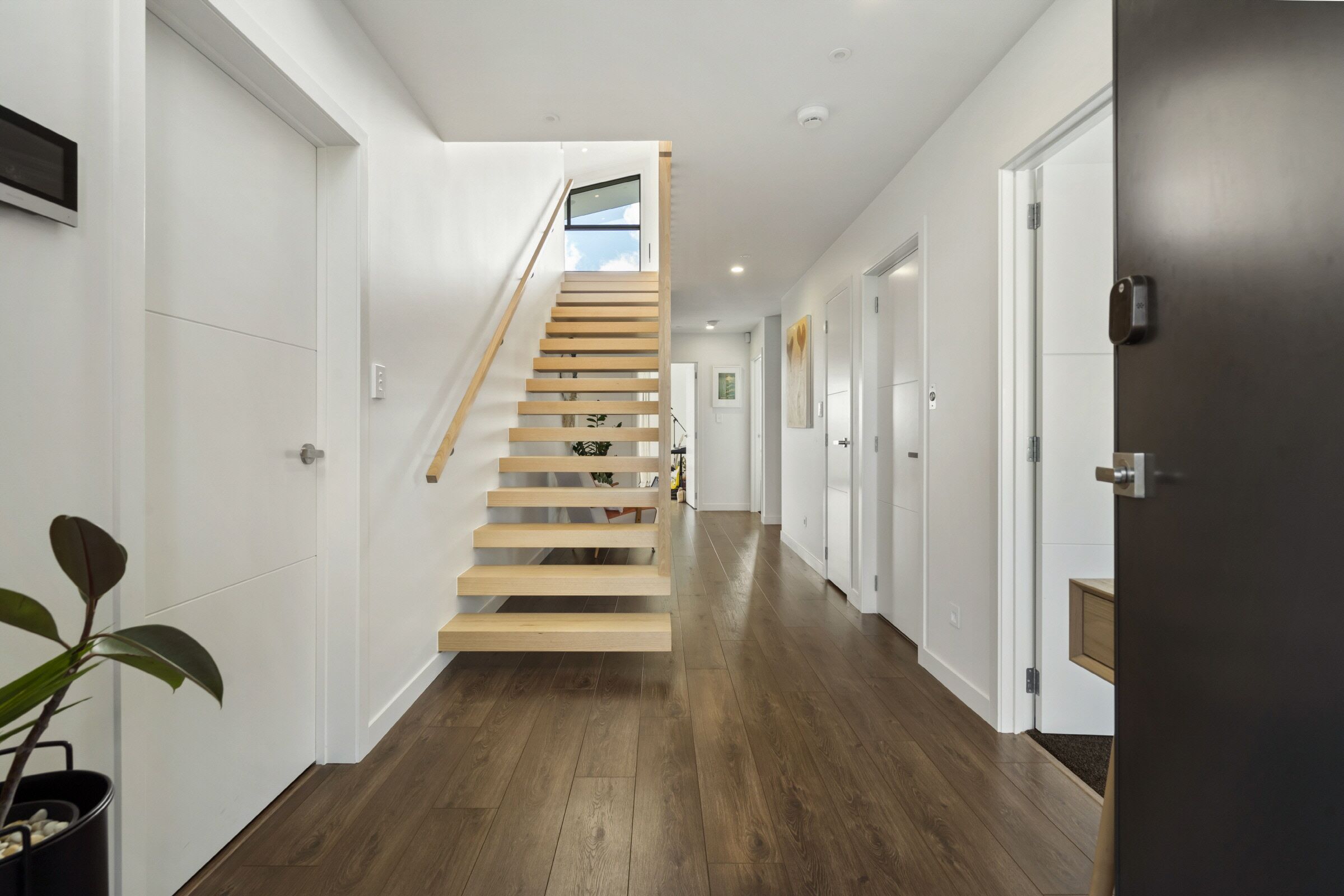 Fowler-Homes-Auckland-South-East-New-Build-Statement-Staircase-Thistle Close-37-Low res