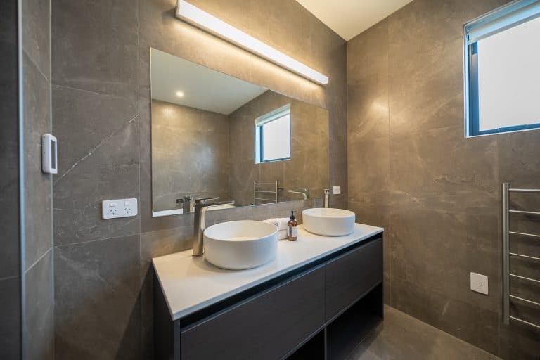 bathroom fowler homes dsc09210