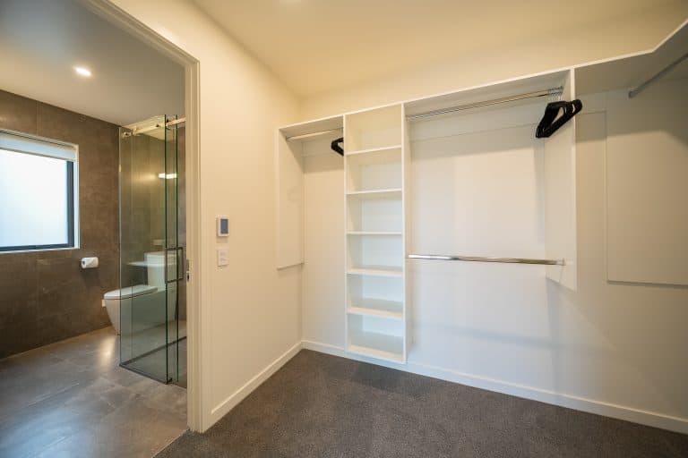 master ensuite walk in wardrobe fowler homes dsc09215