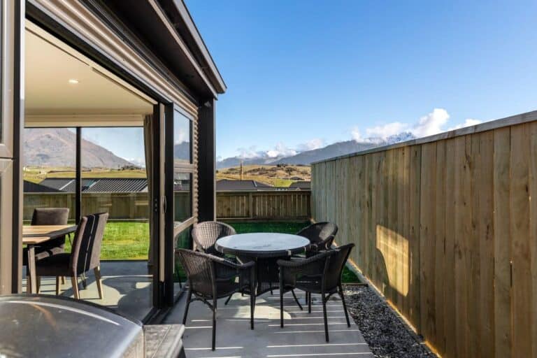 Hanley's Farm, Queenstown Home & Income