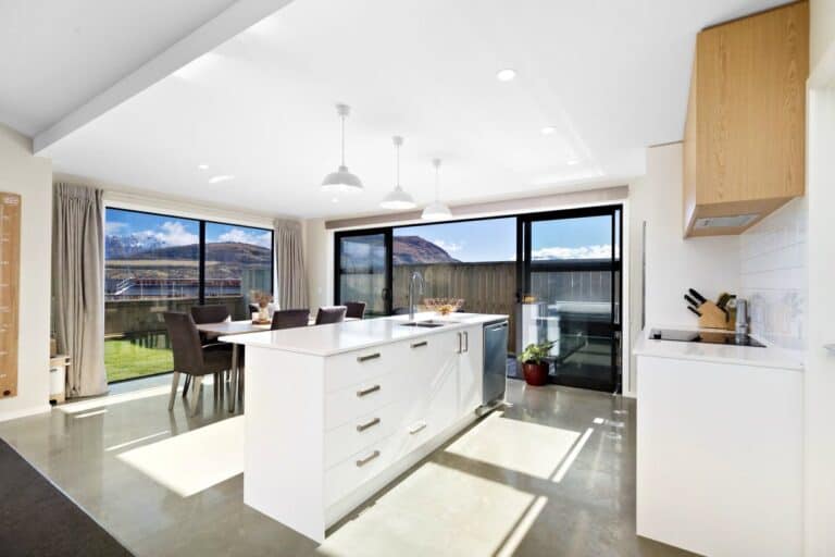 Hanley's Farm, Queenstown Home & Income