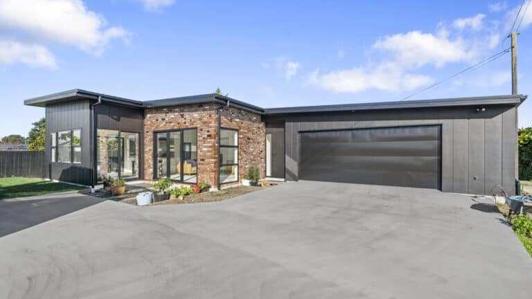 Fowler-Homes-New-Plymouth-Silver-Award-Winning-Home-External-