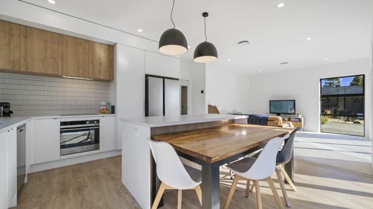 Fowler-Homes-New-Plymouth-Silver-Award-Winning-Home-Kitchen-Dining