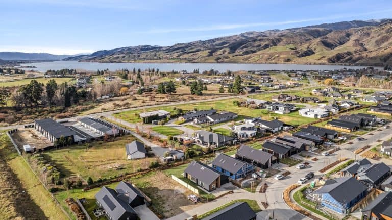 wooing tree estate cromwell 40122 bwrm 3