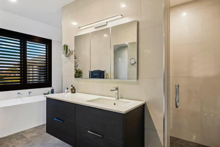 Fowler-Homes-Manawatu-Gold-Award-Winning-Home-Interior-Bathroom
